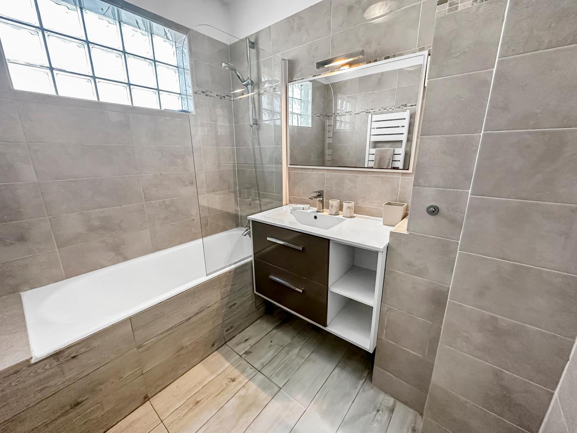 Apartment Spacieux A *